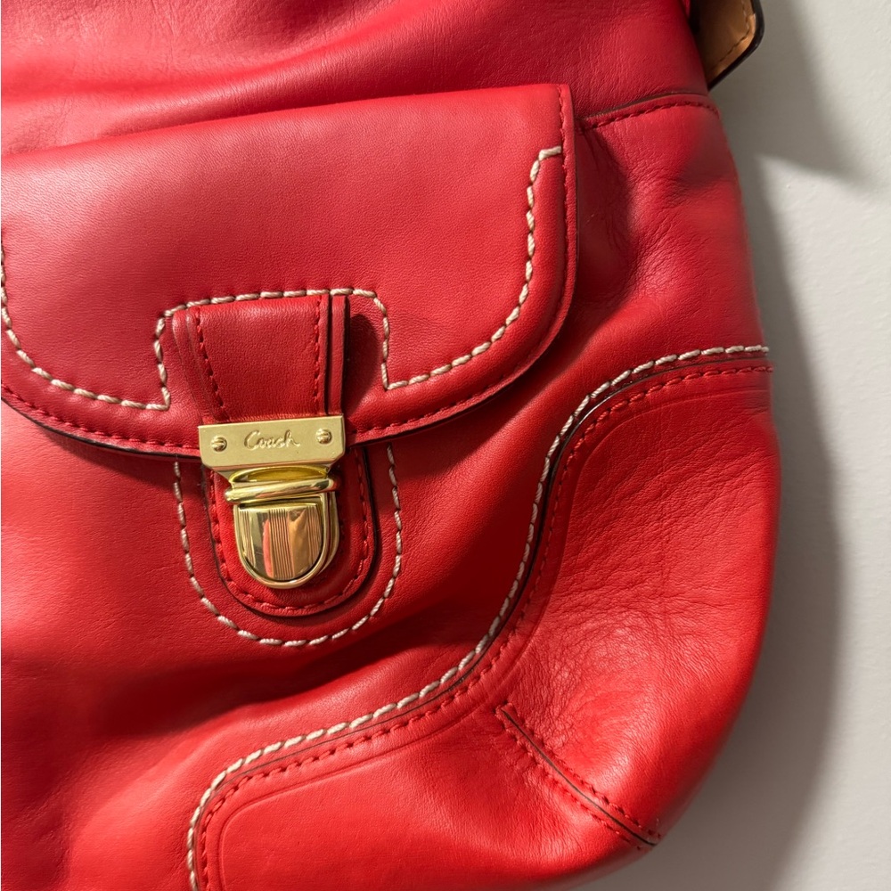Vintage Coach Poppy Avery Vibrant Red Shoulder Bag with Gold Accents EUC - Picture 2 of 10